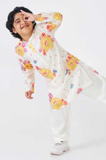 Joey & Pooh Off White Cotton, Chanderi, Satin, Linen Freya Floral Print Kurta Set at Aza Fashions Joey & Pooh_Off White Cotton, Chanderi, Satin, Linen Freya Floral Print Kurta Set _at_Aza_Fashions