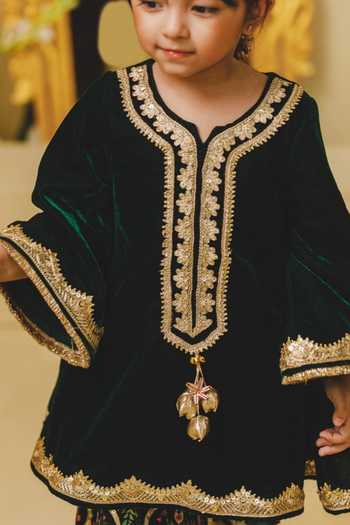 Buy_Fayon Kids_Green Velvet Kurta With Printed Salwar _Online_at_Aza_Fashions