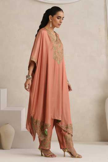 Buy_Wazir C_Peach Silk V-neck Afsana Kashmiri Tilla Kaftan And Pant Set _Online_at_Aza_Fashions
