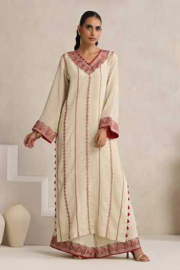 Wazir C_Off White Silk, Crepe V-neck, Yes Afsana Kashmiri Tilla Embroidered Kurta Set _Online_at_Aza_Fashions