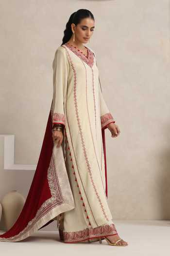 Shop_Wazir C_Off White Silk, Crepe V-neck, Yes Afsana Kashmiri Tilla Embroidered Kurta Set _Online_at_Aza_Fashions
