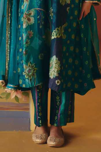 Drishti & Zahabia Blue Silk, Organza, Crepe, Dupion V-neck, Yes Mahi Phulkari Print Kurta Set Online at Aza Fashions Drishti & Zahabia_Blue Silk, Organza, Crepe, Dupion V-neck, Yes Mahi Phulkari Print Kurta Set _Online_at_Aza_Fashions