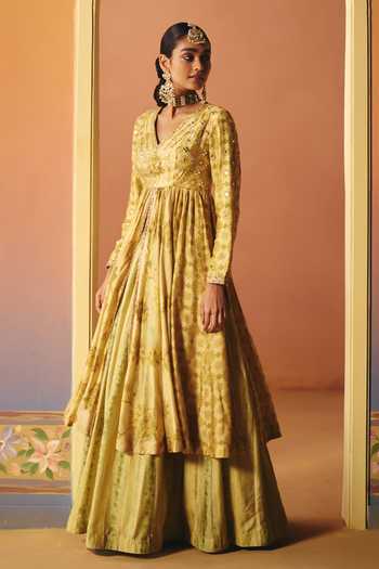 Buy Drishti & Zahabia Gold Crepe, Dupion, Silk V-neck, Yes Reet Phulkari Print Kurta And Skirt Set Online at Aza Fashions Buy_Drishti & Zahabia_Gold Crepe, Dupion, Silk V-neck, Yes Reet Phulkari Print Kurta And Skirt Set _Online_at_Aza_Fashions