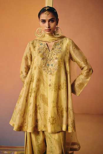 Shop Drishti & Zahabia Gold Organza, Crepe, Tissue Split V-neck Reet Phulkari Print Kurta Salwar Set Online at Aza Fashions Shop_Drishti & Zahabia_Gold Organza, Crepe, Tissue Split V-neck Reet Phulkari Print Kurta Salwar Set _Online_at_Aza_Fashions