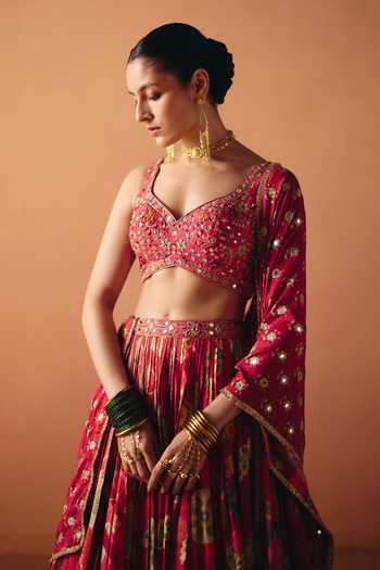 Drishti & Zahabia Pink Silk, Crepe, Dupion Sweetheart Neck Ruhi Pleated Embroidered Lehenga Set Online at Aza Fashions Drishti & Zahabia_Pink Silk, Crepe, Dupion Sweetheart Neck Ruhi Pleated Embroidered Lehenga Set _Online_at_Aza_Fashions