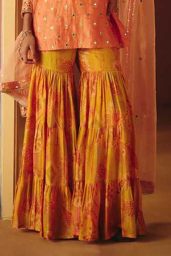 Drishti & Zahabia Yellow Silk, Organza, Dupion V-neck Soni Embroidered Kurta Set Online at Aza Fashions Drishti & Zahabia_Yellow Silk, Organza, Dupion V-neck Soni Embroidered Kurta Set _Online_at_Aza_Fashions