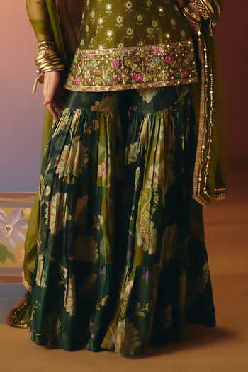 Shop Drishti & Zahabia Green Silk, Organza, Crepe, Dupion Halter Neck, Yes Seher Embroidered Kurta Set Online at Aza Fashions Shop_Drishti & Zahabia_Green Silk, Organza, Crepe, Dupion Halter Neck, Yes Seher Embroidered Kurta Set _Online_at_Aza_Fashions
