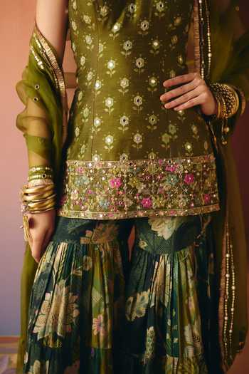 Buy Drishti & Zahabia Green Silk, Organza, Crepe, Dupion Halter Neck, Yes Seher Embroidered Kurta Set Buy_Drishti & Zahabia_Green Silk, Organza, Crepe, Dupion Halter Neck, Yes Seher Embroidered Kurta Set