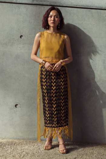Buy Devina Juneja Yellow Organza Round Neck Daisy Highlow Top Online at Aza Fashions Buy_Devina Juneja_Yellow Organza Round Neck Daisy Highlow Top _Online_at_Aza_Fashions