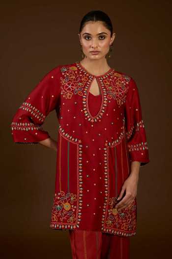 I Am Design Orange Satin, Linen Keyhole Neck I Am A Aari Work Kurta And Pant Set Online at Aza Fashions I Am Design_Orange Satin, Linen Keyhole Neck I Am A Aari Work Kurta And Pant Set _Online_at_Aza_Fashions