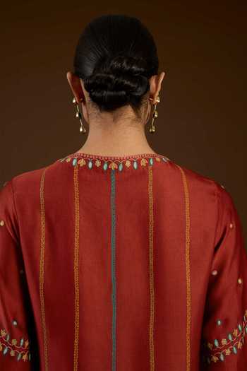 Buy I Am Design Orange Satin, Linen Keyhole Neck I Am A Aari Work Kurta And Pant Set Online at Aza Fashions Buy_I Am Design_Orange Satin, Linen Keyhole Neck I Am A Aari Work Kurta And Pant Set _Online_at_Aza_Fashions