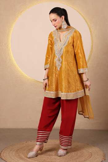 Tanu Malhotra_Yellow Tissue, Satin, Modal, Net Split V-neck, Neckline Embroidered Kurta Set _Online_at_Aza_Fashions