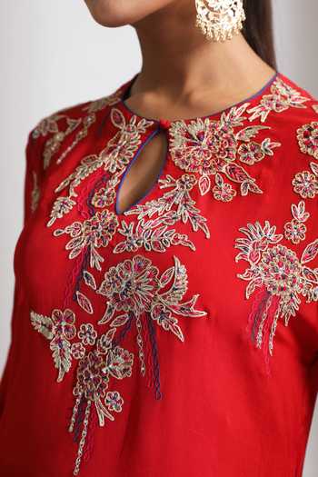 Buy_Tanu Malhotra_Red Crepe Round Neck Placement Embroidered Top And Pant Set 