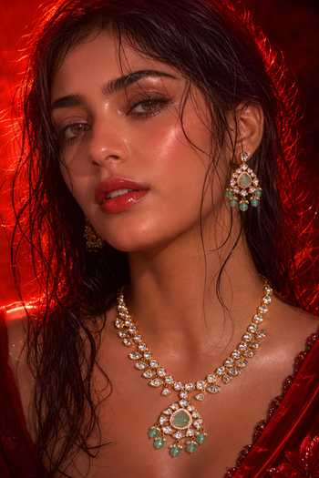 Tussya Kundan Studded Necklace & Earrings Set 