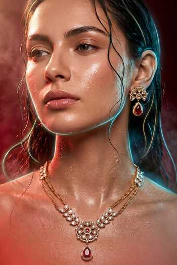 Tussya Embellished Pendant Necklace Set 