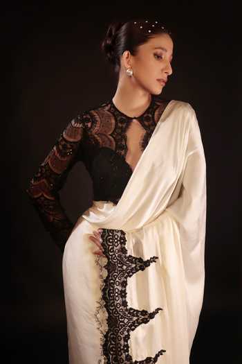 Couture By Niharika Ivory Organza, Crepe, Satin, Net Vantelle Pre-draped Saree With Scalloped Blouse at Aza Fashions Couture By Niharika_Ivory Organza, Crepe, Satin, Net Vantelle Pre-draped Saree With Scalloped Blouse _at_Aza_Fashions