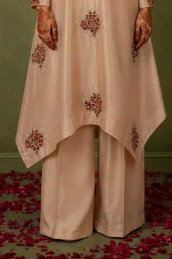 Nidhi Kejriwal Peach Chanderi Silk V-neck, Yes Embroidered Kurta And Palazzo Set Online at Aza Fashions Nidhi Kejriwal_Peach Chanderi Silk V-neck, Yes Embroidered Kurta And Palazzo Set _Online_at_Aza_Fashions