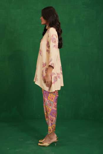 Swati Vijaivargie Ivory Silk, Satin, Modal V-neck Buta Jaal Short Kurta And Dhoti Pant Set Online at Aza Fashions Swati Vijaivargie_Ivory Silk, Satin, Modal V-neck Buta Jaal Short Kurta And Dhoti Pant Set _Online_at_Aza_Fashions