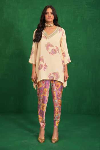 Swati Vijaivargie Buta Jaal Short Kurta & Dhoti Pant Set 