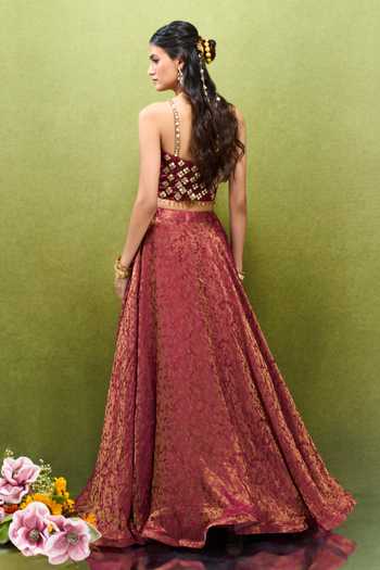 Samyukta Singhania_Maroon Jacquard Sweetheart Neck Abstract Pattern Lehenga Set _Online_at_Aza_Fashions
