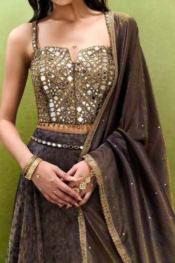 Buy_Samyukta Singhania_Green Jacquard Sweetheart Neck Woven Lehenga Set 