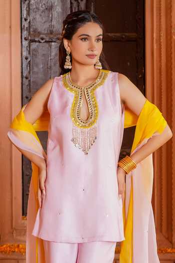 Bahaara By Divya Narula Pink Silk, Organza Keyhole Neck Neckline Embellished Kurta Set Online at Aza Fashions Bahaara By Divya Narula_Pink Silk, Organza Keyhole Neck Neckline Embellished Kurta Set _Online_at_Aza_Fashions