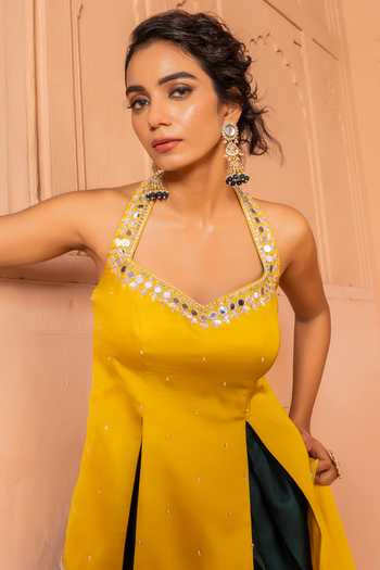 Bahaara By Divya Narula Yellow Silk, Organza Halter Neck, Yes Neckline Embroidered Kurta Set Online at Aza Fashions Bahaara By Divya Narula_Yellow Silk, Organza Halter Neck, Yes Neckline Embroidered Kurta Set _Online_at_Aza_Fashions