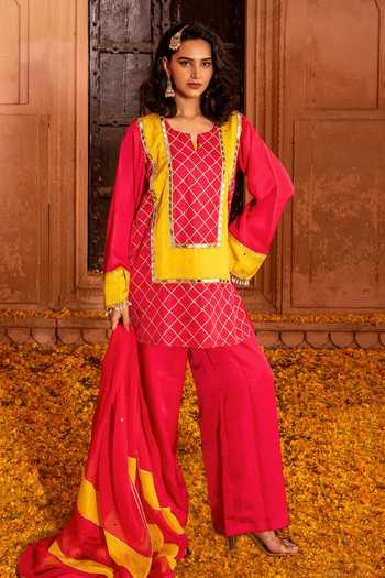Bahaara By Divya Narula Embroidered Kurta Set 