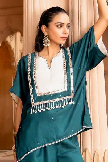Bahaara By Divya Narula Green Silk V-neck Embellished Kaftan And Pant Set at Aza Fashions Bahaara By Divya Narula_Green Silk V-neck Embellished Kaftan And Pant Set _at_Aza_Fashions