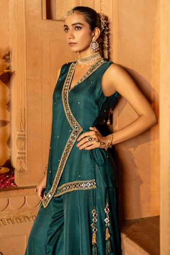 Shop_Bahaara By Divya Narula_Green Silk, Organza V-neck, Yes Embroidered Angarkha Kurta Set _Online_at_Aza_Fashions