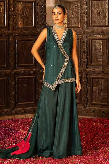 Bahaara By Divya Narula_Green Silk, Organza V-neck, Yes Embroidered Angarkha Kurta Set _at_Aza_Fashions