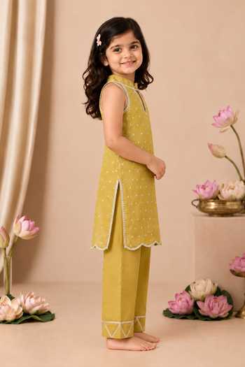 Shop Pankhuri By Priyanka Yellow Tissue Scallop Bordered Kurta Set Online at Aza Fashions Shop_Pankhuri By Priyanka_Yellow Tissue Scallop Bordered Kurta Set _Online_at_Aza_Fashions