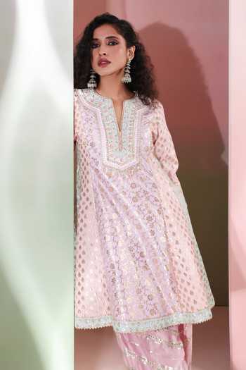 Buy_Priyanka Jain_Purple Chanderi Split V-neck Gulnaar Embroidered Kurta Set 