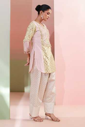 Buy_Priyanka Jain_Pink Chanderi Round Neck, Yes Meher Embroidered Kurta Set 