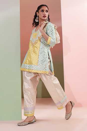 Buy_Priyanka Jain_Yellow Chanderi, Shantoon V-neck Adaa Geometric Woven Kurta Set _Online_at_Aza_Fashions