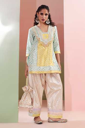 Buy_Priyanka Jain_Yellow Chanderi, Shantoon V-neck Adaa Geometric Woven Kurta Set 
