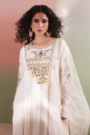 Priyanka Jain_Ivory Chanderi, Shantoon Round Neck Ruhani Embroidered Anarkali And Dupatta Set _at_Aza_Fashions