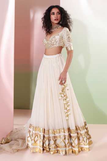 Buy Priyanka Jain Ivory Chanderi, Shantoon Sweetheart Neck Kanak Border Embroidered Lehenga Set Online at Aza Fashions Buy_Priyanka Jain_Ivory Chanderi, Shantoon Sweetheart Neck Kanak Border Embroidered Lehenga Set _Online_at_Aza_Fashions
