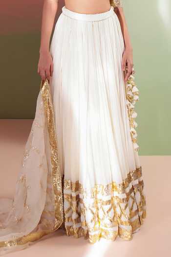 Shop Priyanka Jain Ivory Chanderi, Shantoon Sweetheart Neck Kanak Border Embroidered Lehenga Set Online at Aza Fashions Shop_Priyanka Jain_Ivory Chanderi, Shantoon Sweetheart Neck Kanak Border Embroidered Lehenga Set _Online_at_Aza_Fashions