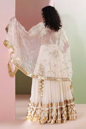 Priyanka Jain Ivory Chanderi, Shantoon Sweetheart Neck Kanak Border Embroidered Lehenga Set at Aza Fashions Priyanka Jain_Ivory Chanderi, Shantoon Sweetheart Neck Kanak Border Embroidered Lehenga Set _at_Aza_Fashions