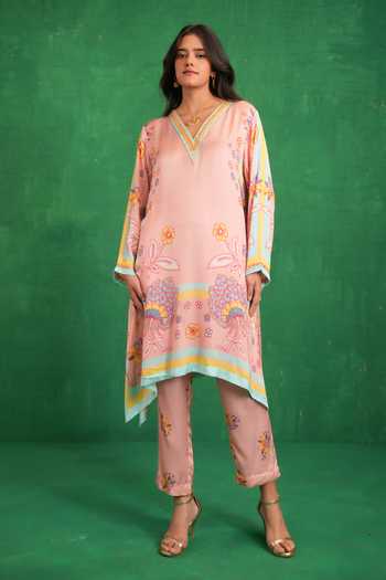Swati Vijaivargie Butterfly Pink Poncho & Dhoti Pant Set 
