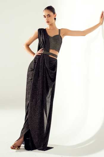 Buy Namrata Joshipura Black Sweetheart Neck Shimmer Pleated Saree Set With Belt Online at Aza Fashions Buy_Namrata Joshipura_Black Sweetheart Neck Shimmer Pleated Saree Set With Belt _Online_at_Aza_Fashions