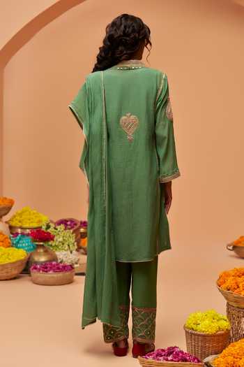 Hirika & Dhruti Embroidered Kurta Pant Set