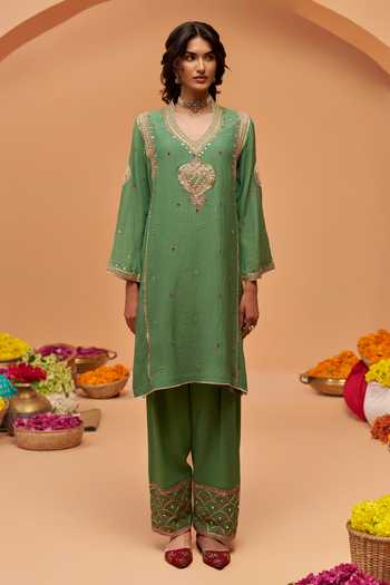 Hirika & Dhruti Green Chanderi V-neck Embroidered Kurta Pant Set Online at Aza Fashions Hirika & Dhruti_Green Chanderi V-neck Embroidered Kurta Pant Set _Online_at_Aza_Fashions