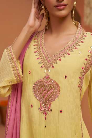 Buy Hirika & Dhruti Yellow Chanderi V-neck, Yes Hand Embroidered Kurta Set Buy_Hirika & Dhruti_Yellow Chanderi V-neck, Yes Hand Embroidered Kurta Set
