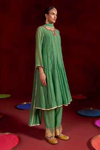 Hirika & Dhruti Green Chanderi Square Neck Panelled Embroidered Anarkali Set Online at Aza Fashions Hirika & Dhruti_Green Chanderi Square Neck Panelled Embroidered Anarkali Set _Online_at_Aza_Fashions