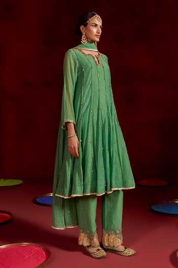 Buy Hirika & Dhruti Green Chanderi Square Neck Panelled Embroidered Anarkali Set Online at Aza Fashions Buy_Hirika & Dhruti_Green Chanderi Square Neck Panelled Embroidered Anarkali Set _Online_at_Aza_Fashions