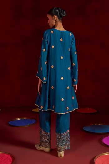 Hirika & Dhruti Hand Embroidered Kurta & Pant Set 