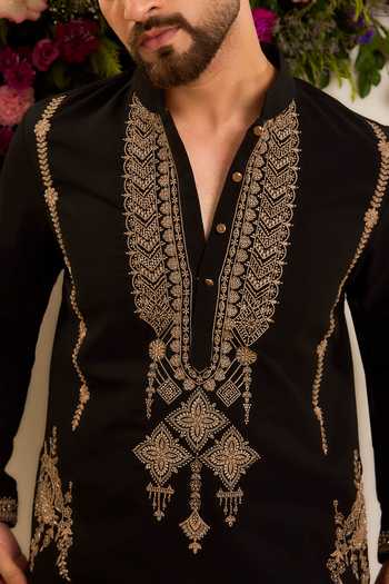 Buy_Kasbah_Black Timeless Antique Gold Embroidered Kurta _Online_at_Aza_Fashions