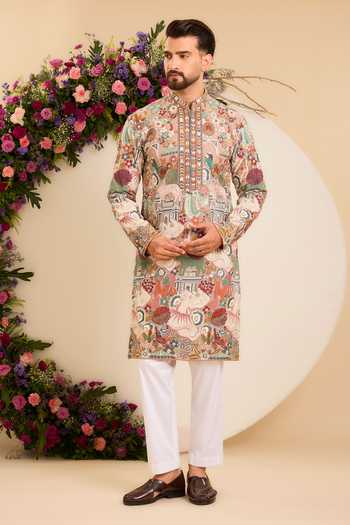 Kasbah_Grey Georgette The Courtyard Floral And Fauna Embroidered Kurta _Online_at_Aza_Fashions